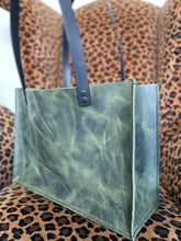 Load image into Gallery viewer, Leather tote bag
