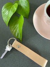 Load image into Gallery viewer, Leather key fob - MUM
